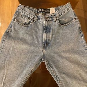 High waisted light wash jeans mom jeans